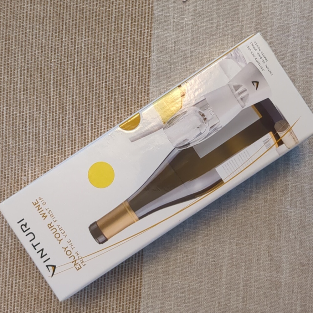 NEW IN UNOPENED BOX! Vinturi Wine Aerator With Stand And Pouch - White